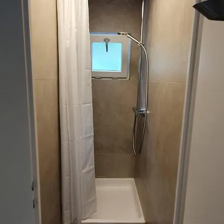 Sleep And Go - Budget Hostel