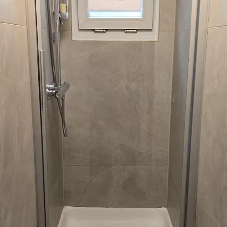 Sleep And Go - Budget Hostel